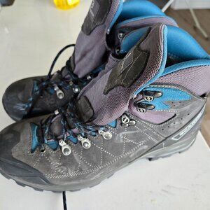 Barely worn Scarpa Kailash mens hiking boots EU 43